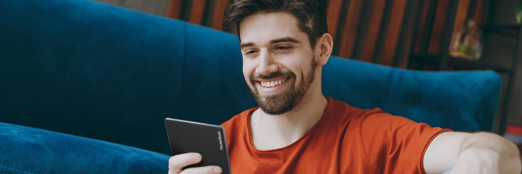 PocketBook Verse Pro Color: superkompakti e-lukija värinäytöllä E Ink Kaleido™ 3 